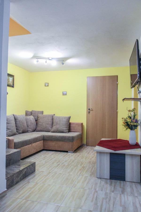 Apartman Marta Banka Екстериор снимка