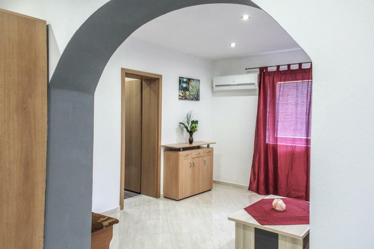 Apartman Marta Banka Екстериор снимка