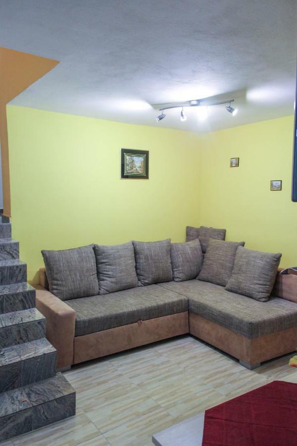 Apartman Marta Banka Екстериор снимка